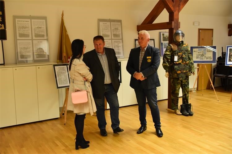 Izložba „Hrvatska policija u Domovinskom ratu – policija u obrani ličko-senjskog kraja“ otvorena u Brinju