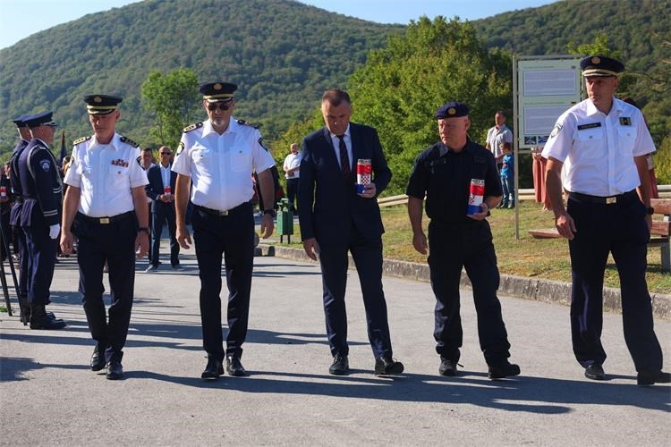 U Žutoj Lokvi svečano obilježena 35. godišnjica pogibije 4 policijska službenika