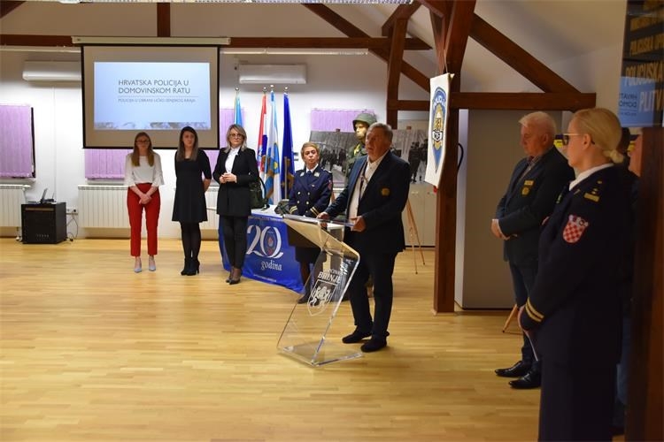 Izložba „Hrvatska policija u Domovinskom ratu – policija u obrani ličko-senjskog kraja“ otvorena u Brinju