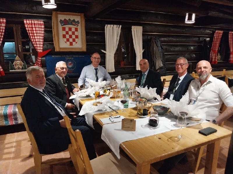 Potpisan Sporazum suradnje dvaju klubova IPA Ličko-senjske ( Croatia ) i IPA Szeged ( Mađarska ) Potpisan Sporazum suradnje dvaju klubova IPA Ličko-senjske ( Croatia ) i IPA Szeged ( Mađarska )