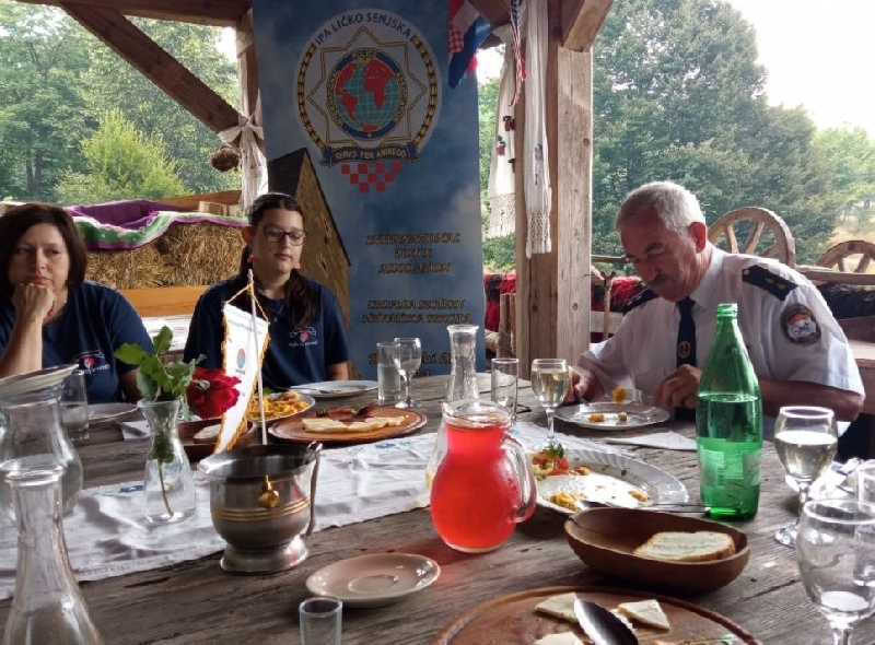 Članovi IPA  Karlovac na dan Gospe Karmelske u Kuterevu 