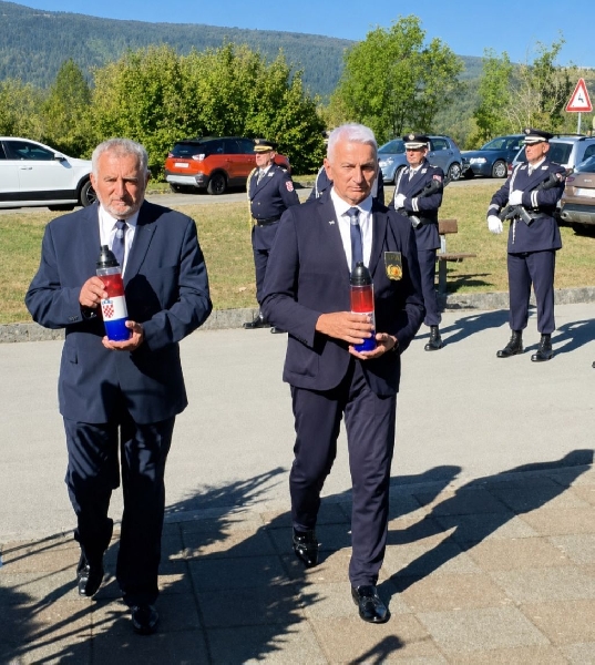 U Žutoj Lokvi svečano obilježena 35. godišnjica pogibije 4 policijska službenika