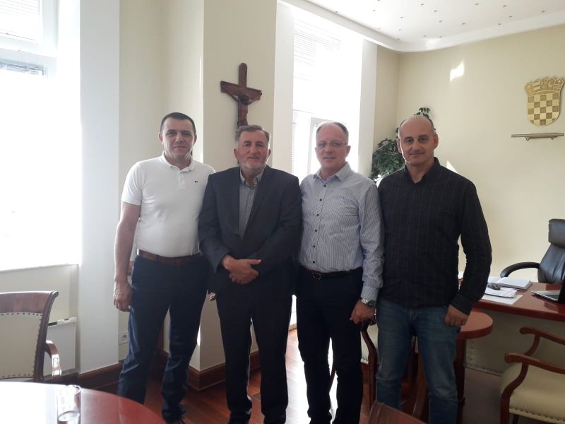 Predsjednik Bukovac sa suradnicima u radnom posjetu Općini Karlobag i Gradu Novalji 