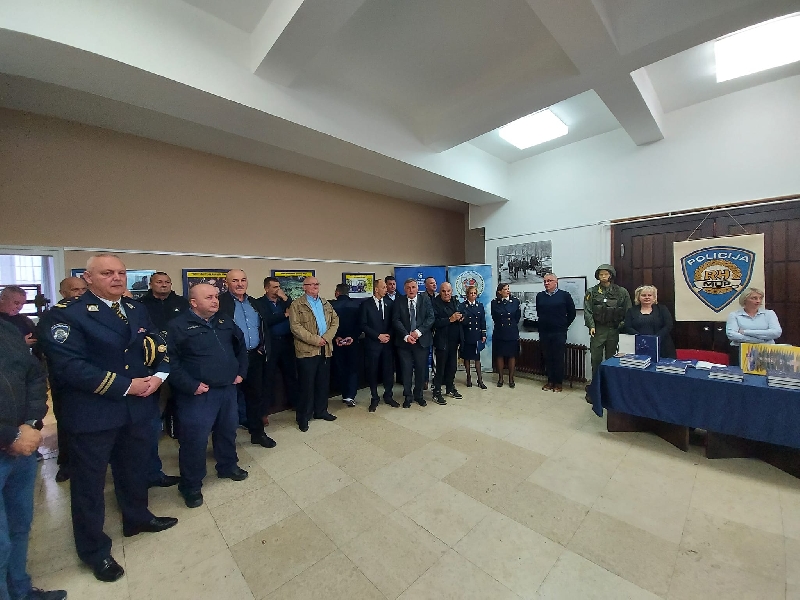Izložba „Hrvatska policija u Domovinskom ratu – policija u obrani ličko-senjskog kraja“ otvorena je u Gospiću do 31. listopada 2022