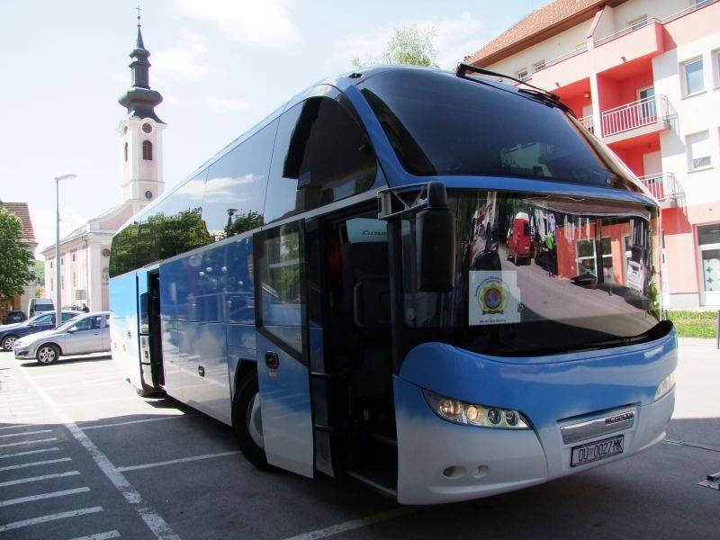Grupa od 30-tak članova IPA-ovci iz cijelog svijeta u Otočcu 