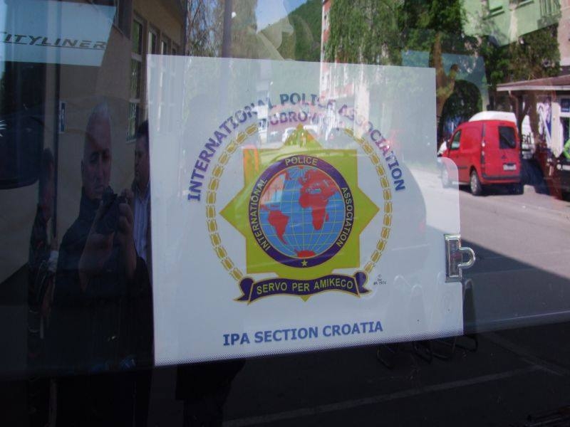 Grupa od 30-tak članova IPA-ovci iz cijelog svijeta u Otočcu 