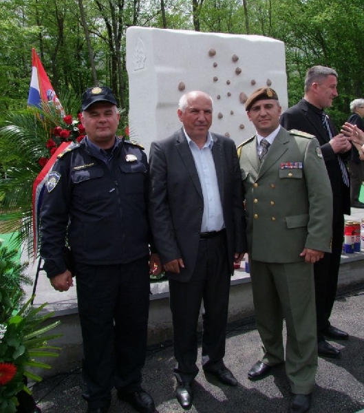 Svečano otkriveno spomen-obilježje „Velebitskim junacima“